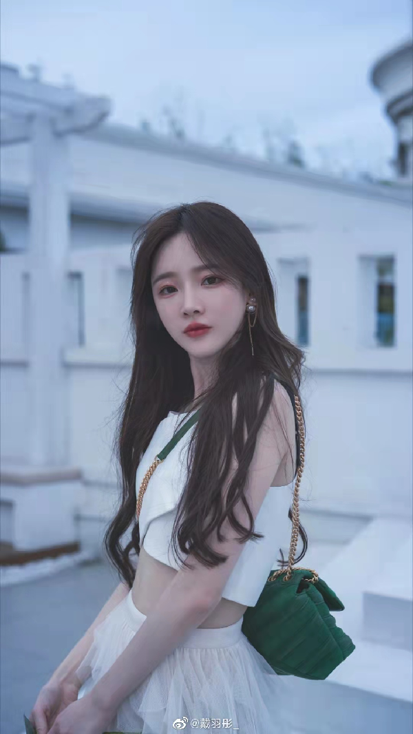 速收藏戴羽彤靓丽生活写真照