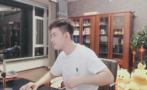 阿哲拒拍电影:耽误我赚钱!