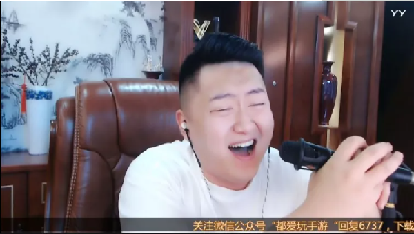 小洲激情演唱,获大哥豪刷!
