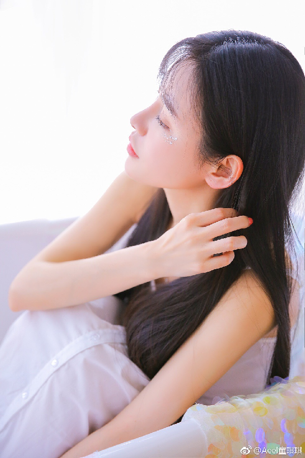 清纯女神童琪琪,用眼神征服你