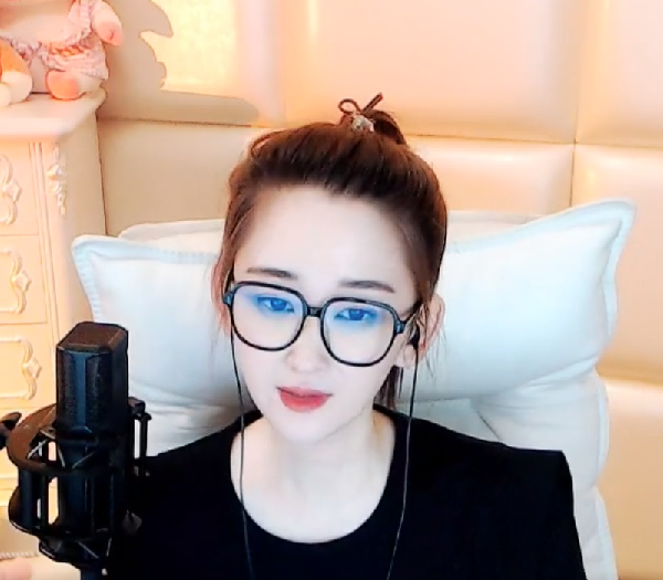 美美黑色系穿搭,简约又舒适