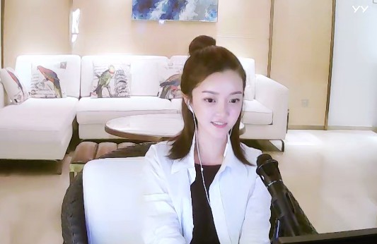 女神降临!崔阿扎满满青春少女感