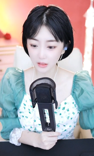 个性十足，佳玉短发惊艳全场！