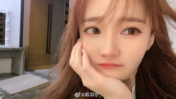 美丽与可爱并存,戴羽彤生活美照