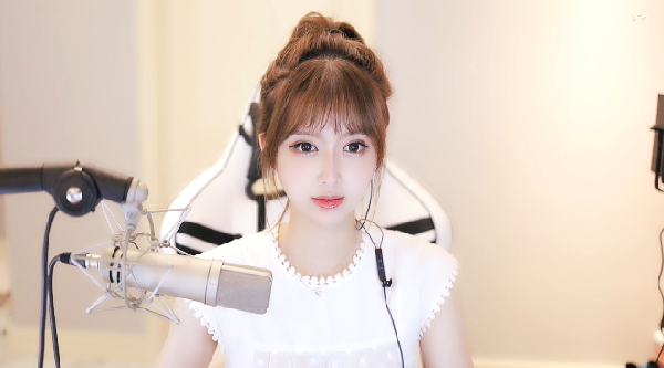 美到耀眼!苏姗姗绝美开播美照