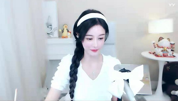 仙女气质!兰梦莎优雅甜美开播照