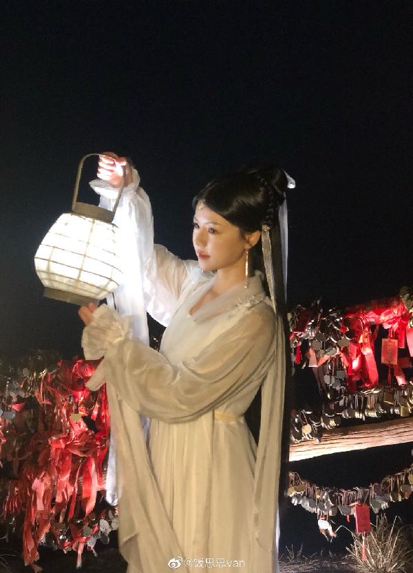 饭思思夜拍写真快来抢先看