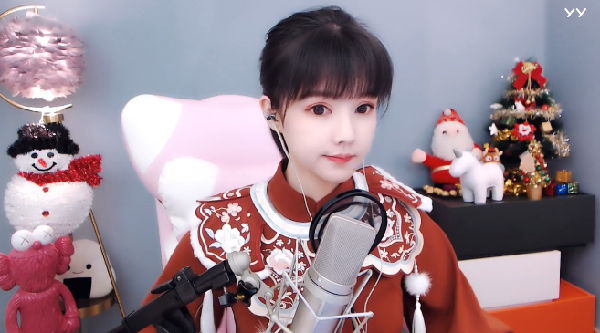 穿越感十足女神饭思思汉服开播