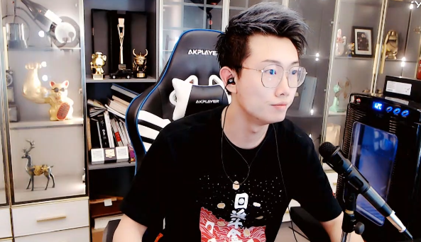 小少焱曝光,神豪秋哥消费破亿