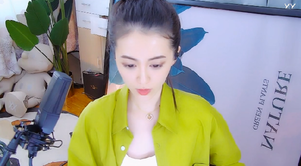 不看后悔!她这么穿清新又性感