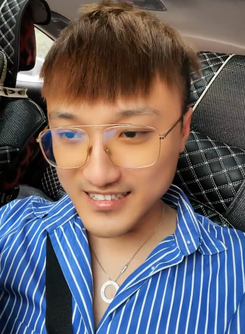 与刘一手相聚!百万锹:合同已签