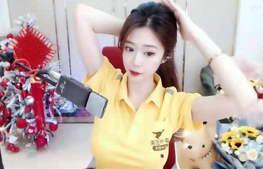 太美了吧!小天天化身美团小姐姐