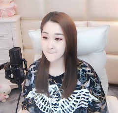 脱口秀女王!大美美最新开播美照