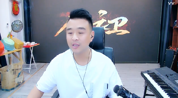大衣哥休息,每天都在这互动