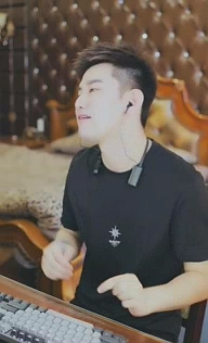 被拒绝后阿哲如何与红杏哥沟通?