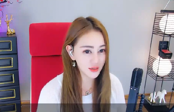 美女主播掉榜痛哭流涕，秒变小可怜！