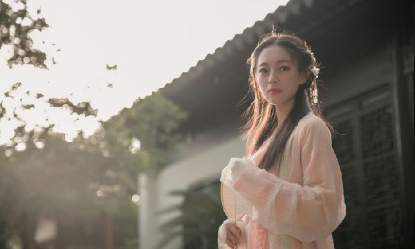 仙女下凡，玄觞古装尽显书香气质