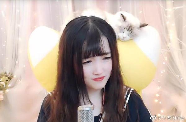 快收藏！少寒开播表情包美照