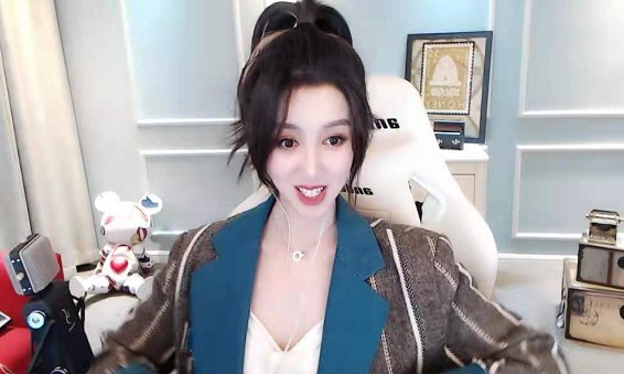 女神福利!静静职场装扮气质翻倍!