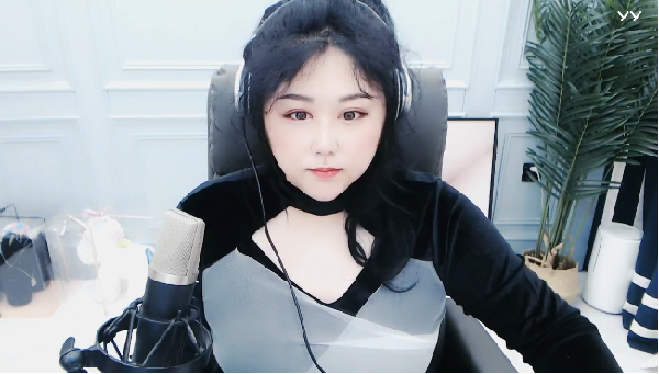 女神长裙开播,Qjy惊艳你