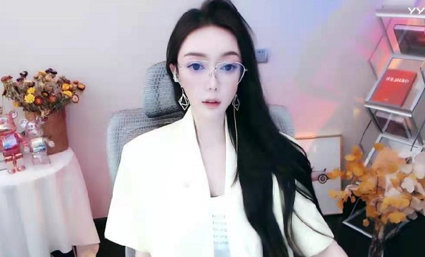 东方宝宝秒变高冷女王!气场十足