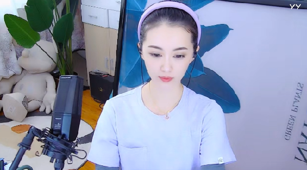 恬静女神小金娃,靓丽身影来袭