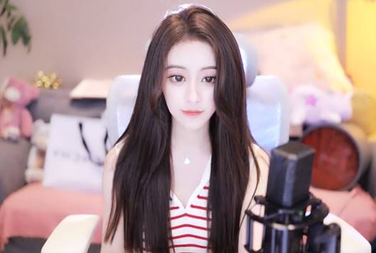 大黑马！她4夺头条，剑指天梯