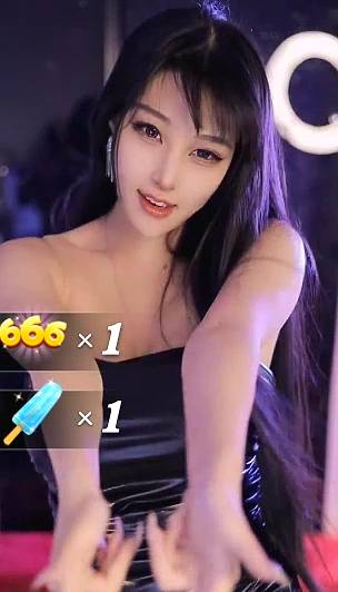 完美身材，林珊珊上演百变御姐