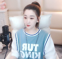 大美美球衣亮相,活力少女感十足