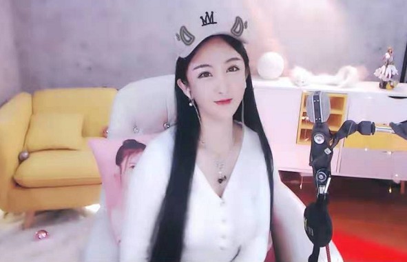 美颜暴击!夏可可超养眼美照!