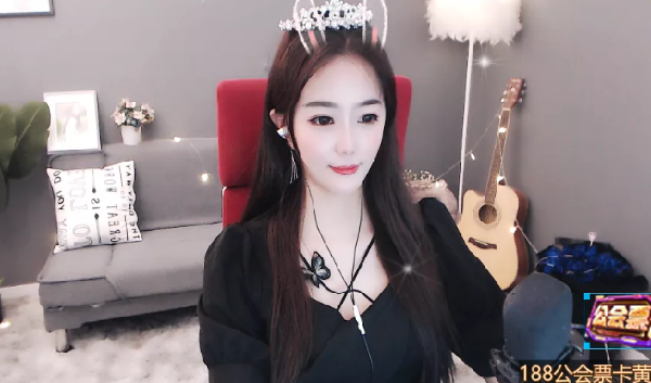 电母艾希豪夺588功勋主播榜首