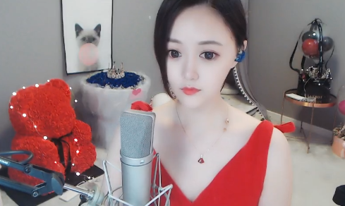 洛瑶红色礼服开播尽显完美气质