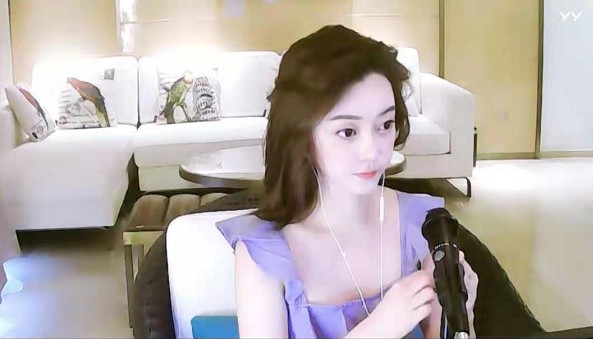 崔阿扎绝美开播照,气场美到开挂