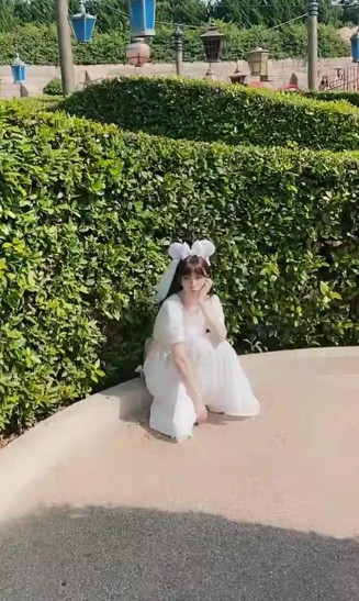 杨大爷迪士尼游玩!变身米奇公主!