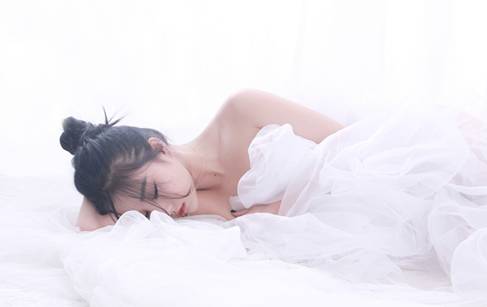 完美身材，林珊珊上演百变御姐