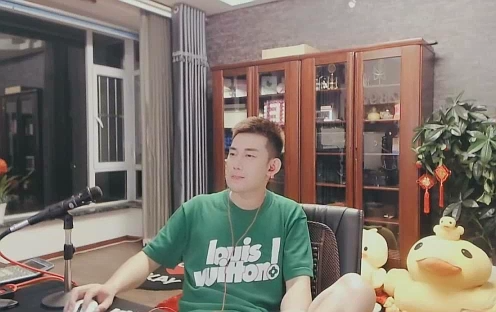 女粉丝告白阿哲:结婚了一样支持