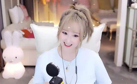 囧囧丸新发型亮相!少女感爆棚!