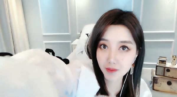 美若天仙!静静洁白长裙显气质