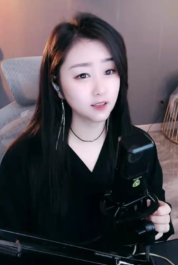 菲儿新造型亮相!大秀女神风采! - 歪阅