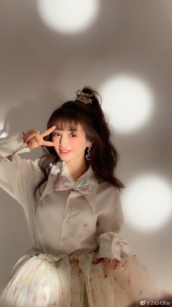 俏皮可爱!文儿写真抢先看