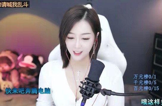 小怪兽靓丽穿搭,大秀好身材!