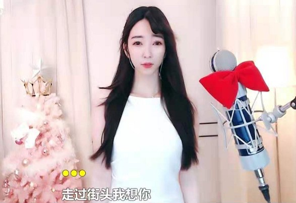 心动！杨大爷白色礼服惊艳亮相！