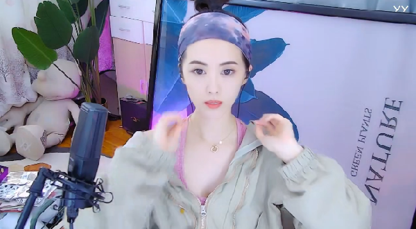 女神小金娃运动装出镜,身材尽显