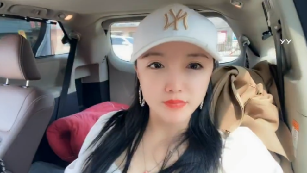 速进速进!文静手机开播天生丽质