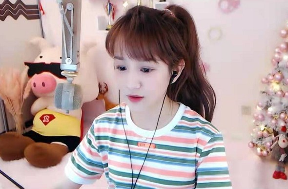 速看!文儿随意穿搭释放女神魅力