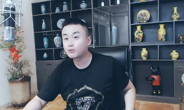 刷礼物续播，众人豪刷二蛋！