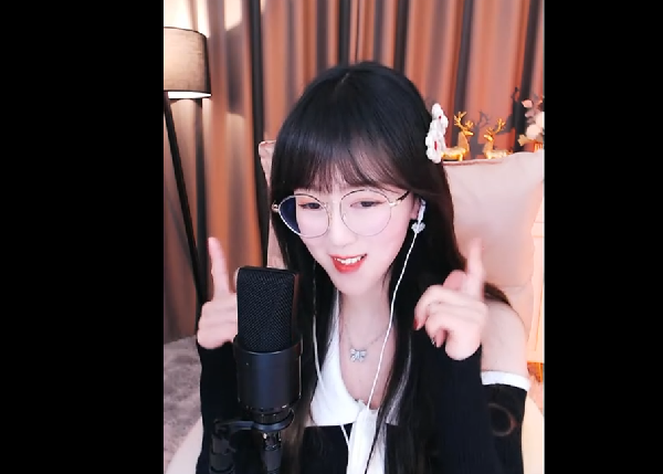 完了,BBQ了,沦陷在她直播间了!