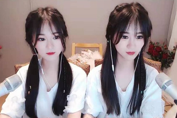 清纯可人!布丁豆丁独家美照!