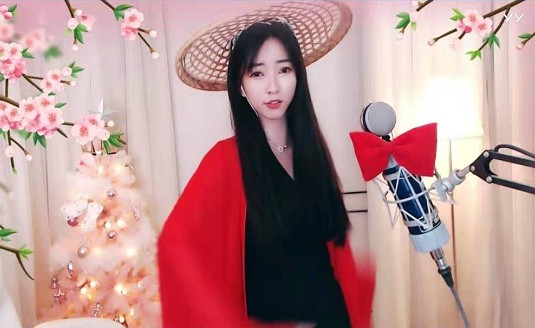红衣女侠!杨大爷飒爽英姿太撩人!