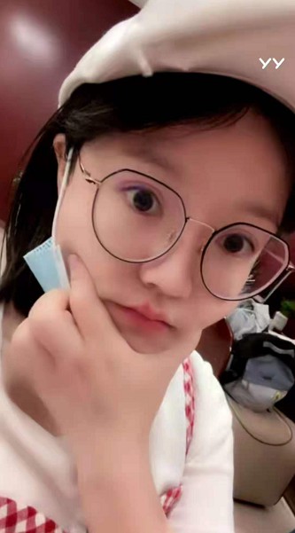 饭思思素颜出镜!真容如此青春!